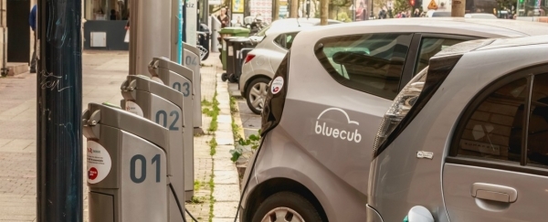 73c8dd80a59d-dossier-nouvelles-pratiques-1-3-raisons-d-investir-ou-pas-dans-un-vehicule-electrique_hub_folder.jpg